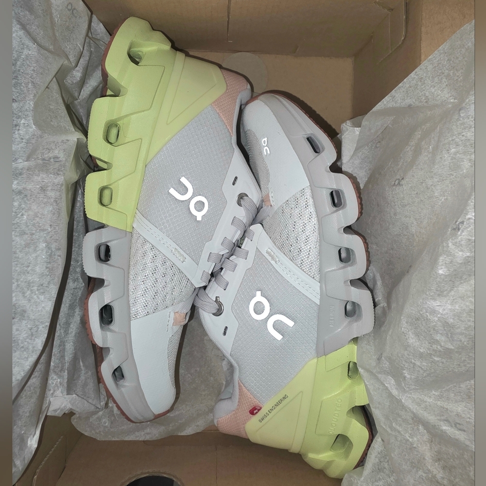 Women's On Running - Cloudflyer 4. White/Hay